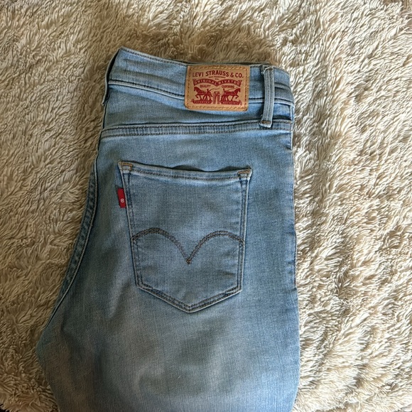 Levi’s 311 Shaping Skinny Jean - Picture 3 of 3